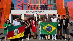 Estudantes da Rede Estadual viajam para Madri após conquista no HackaTchê