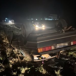 Motorista bate em veículo, provoca capotamento e foge do local após acidente na RS-475, em Estação