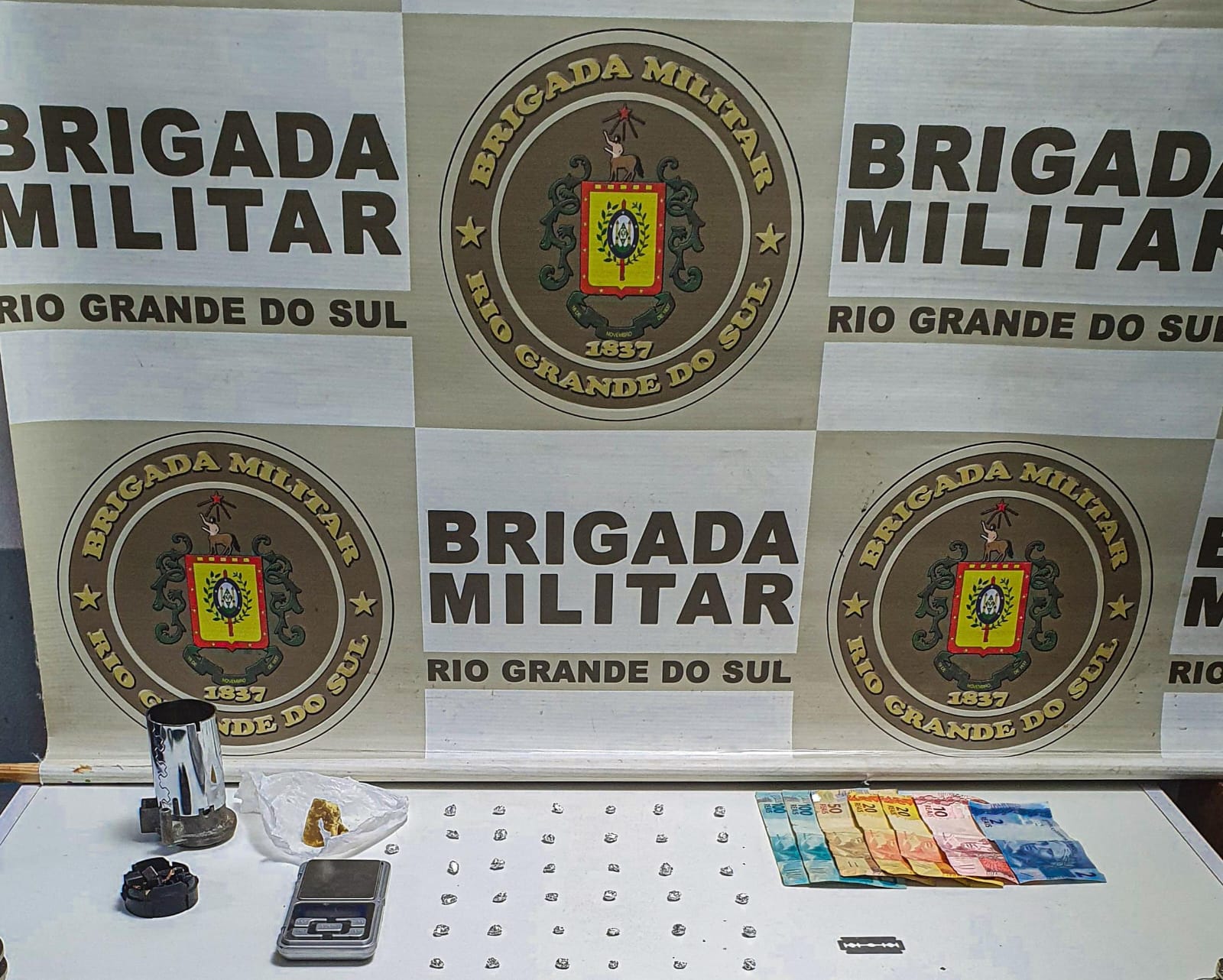 Brigada Militar prende duas pessoas por tráfico de drogas em Carazinho
