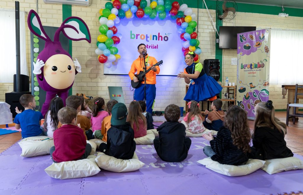 Brotinho recebe novas turmas de educação cooperativista