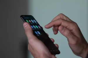 A pedido do Ministério Público gaúcho, Justiça determina a retirada de conteúdos que incentivam a violência de plataformas digitais