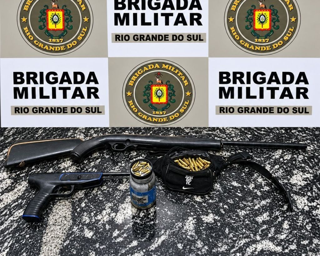 Brigada Militar prende homem por ameaça no contexto da Lei Maria da Penha e apreende armas e munições em Espumoso