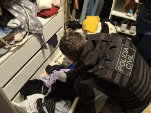 Operação prende 20 pessoas por lavagem de dinheiro oriundo da venda de armas ilegais e tráfico de drogas