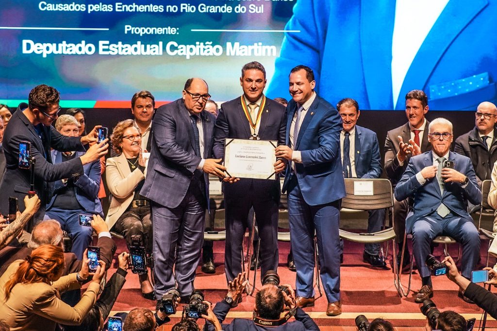 Zucco recebe Medalha do Mérito Farroupilha e reafirma coragem e liderança para enfrentar os desafios do RS
