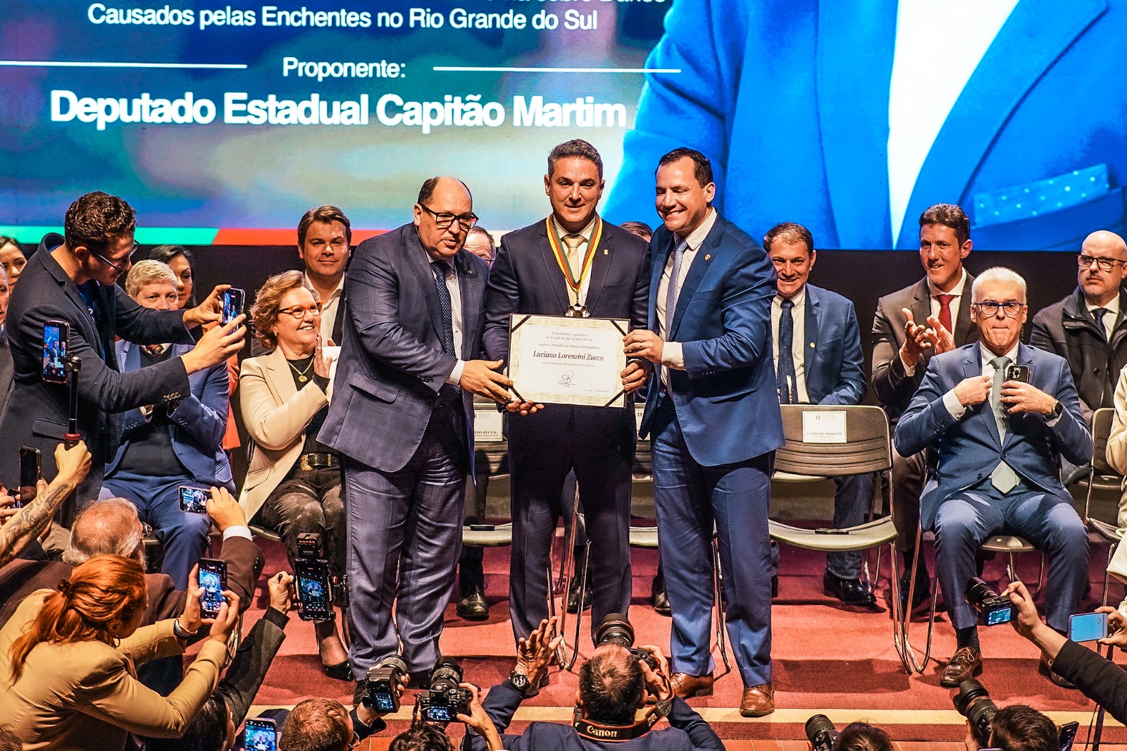 Zucco recebe Medalha do Mérito Farroupilha e reafirma coragem e liderança para enfrentar os desafios do RS