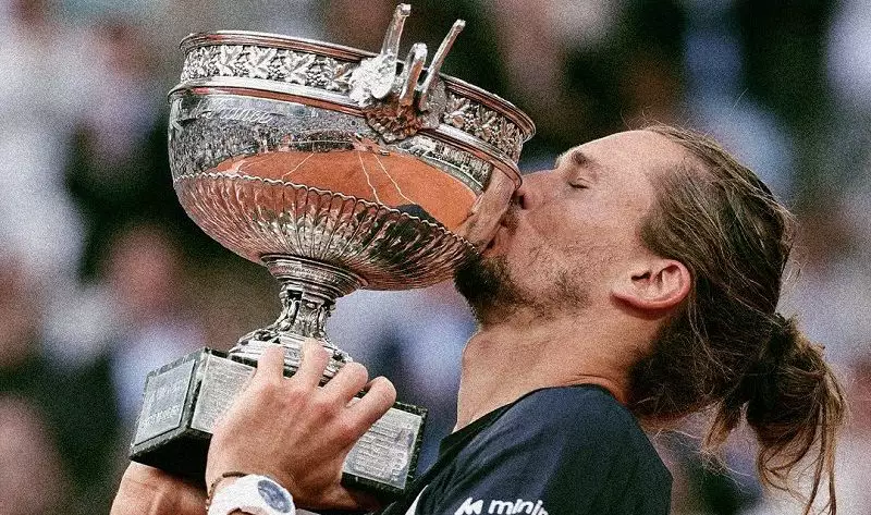 Tenista alemão Alexander Zverev vence o italiano Flavio Cobolli e conquista Roland Garros pela primeira vez