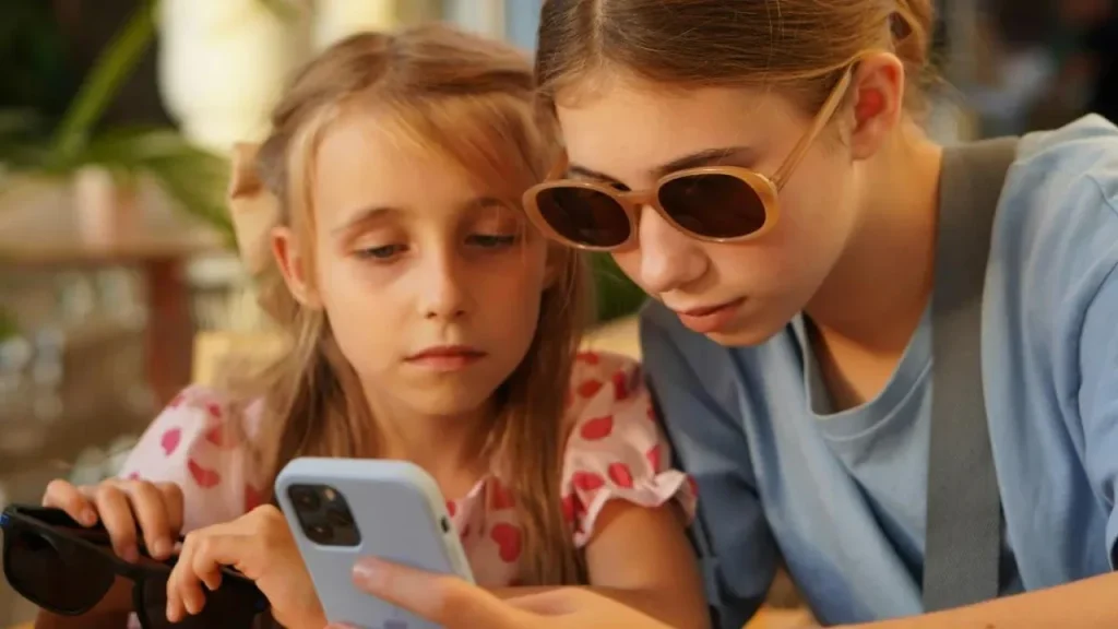 França deve aprovar proibição de redes sociais para menores de 15 anos