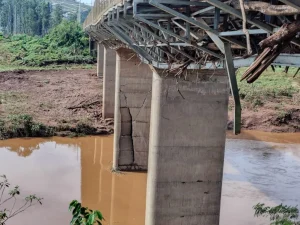 Ponte sobre o rio Guaporé é interditada entre Muçum e Encantado após rachadura em pilar