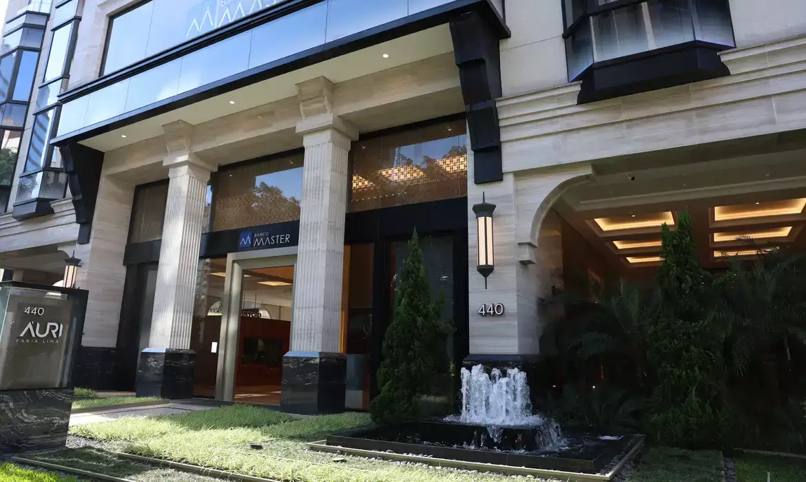 Justiça do Rio de Janeiro determina bloqueio de contas do Banco Master e de empresas