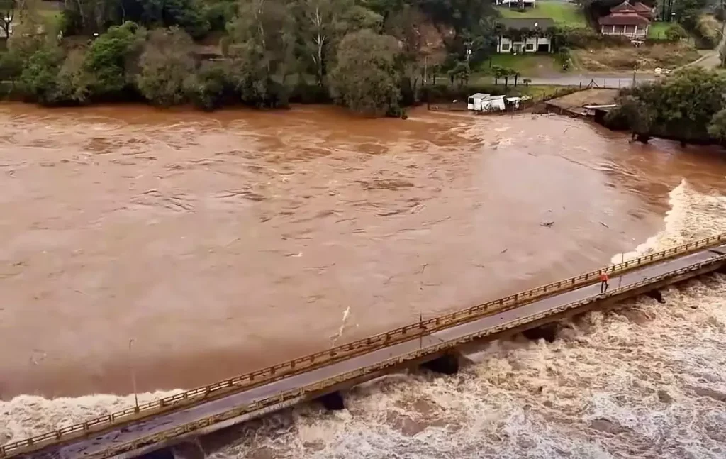 Defesa Civil alerta para temporais e risco de inundação no Rio Grande do Sul até terça-feira