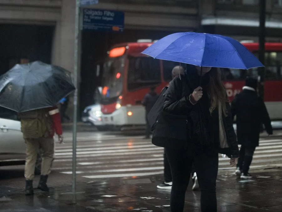 Chuva forte e temporais provocam estragos em oito municípios do RS, diz Defesa Civil