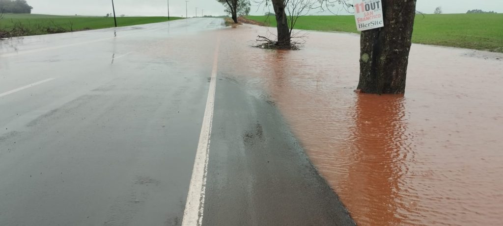Temporal já atinge 52 municípios gaúchos e deixa 19 pessoas desalojadas; Carazinho registra um dos maiores volumes de chuva