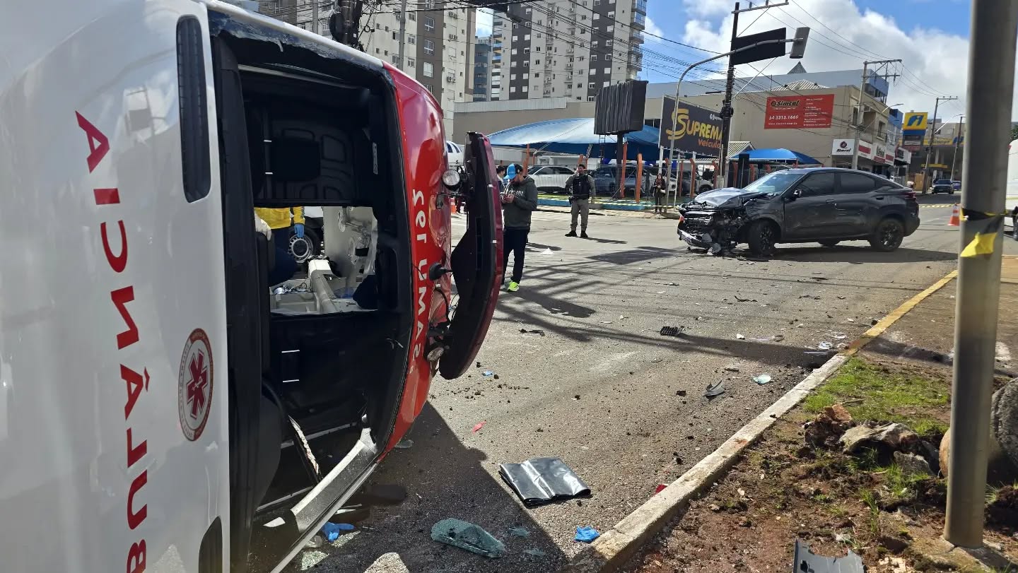 Passo Fundo: Acidente com ambulância do Samu deixa 1 morto e três feridos