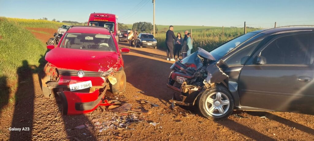 Acidente entre Meriva e Saveiro deixa uma pessoa morta e outras feridas no acesso a São Pedro