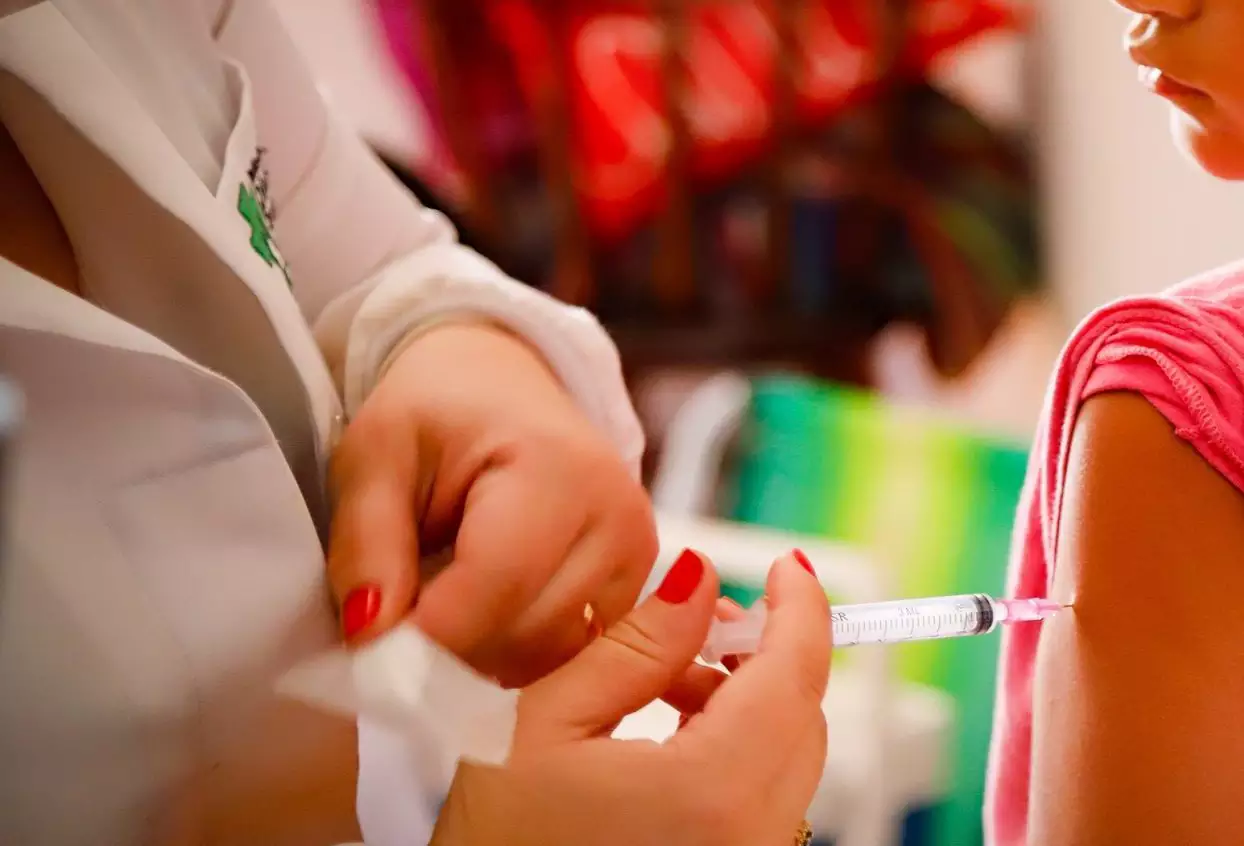 Campanha de multivacinação para menores de 15 anos começa nesta segunda-feira no Brasil