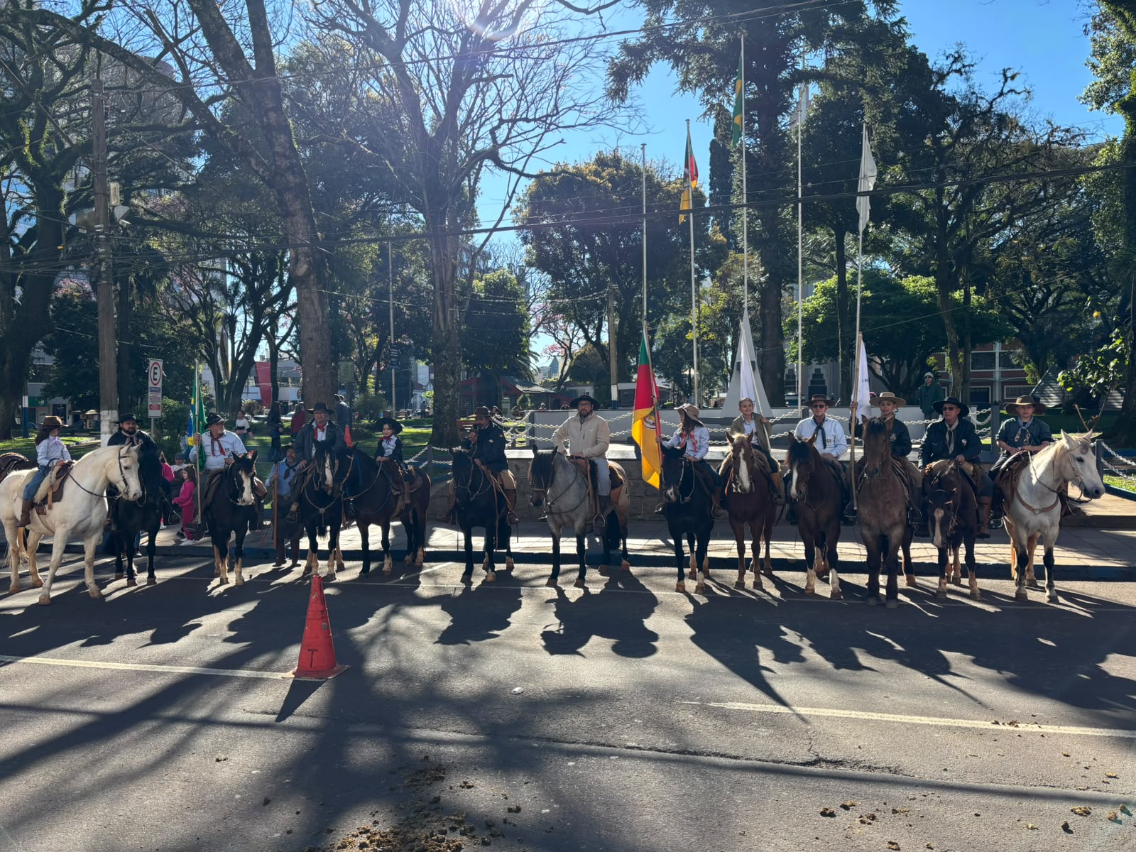 Chama Crioula chega a Carazinho após cavalgada de mais de 300 quilômetros