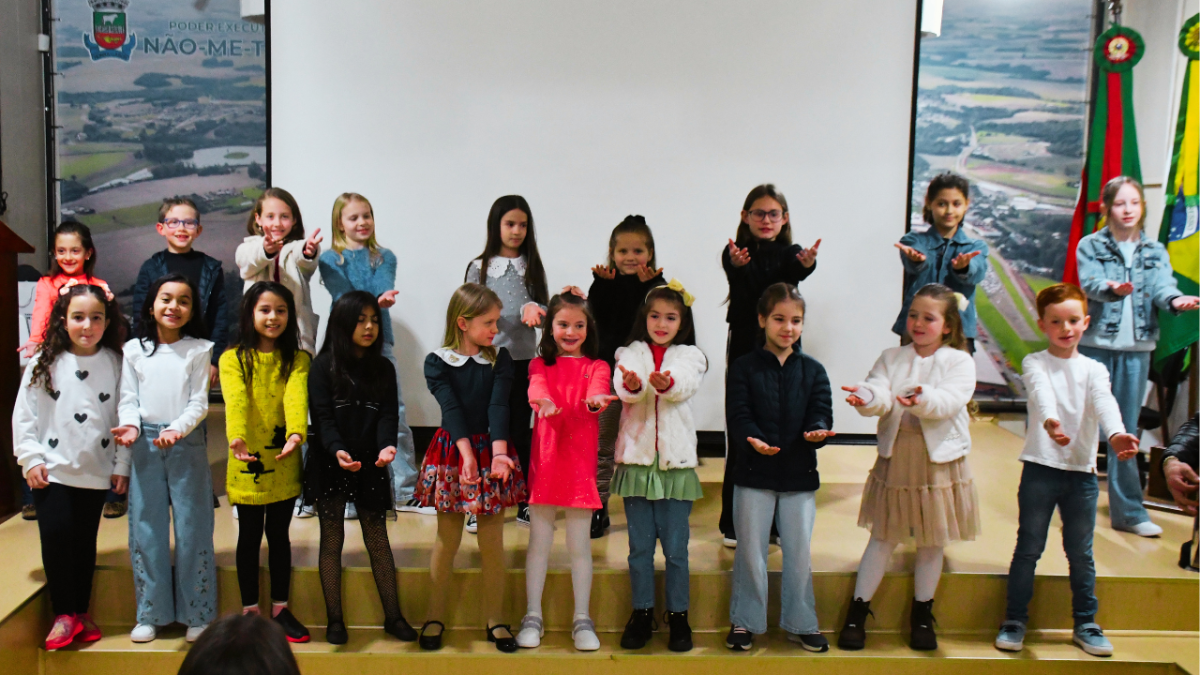 Corais Infantil e Juvenil realizam recital de músicas para as famílias