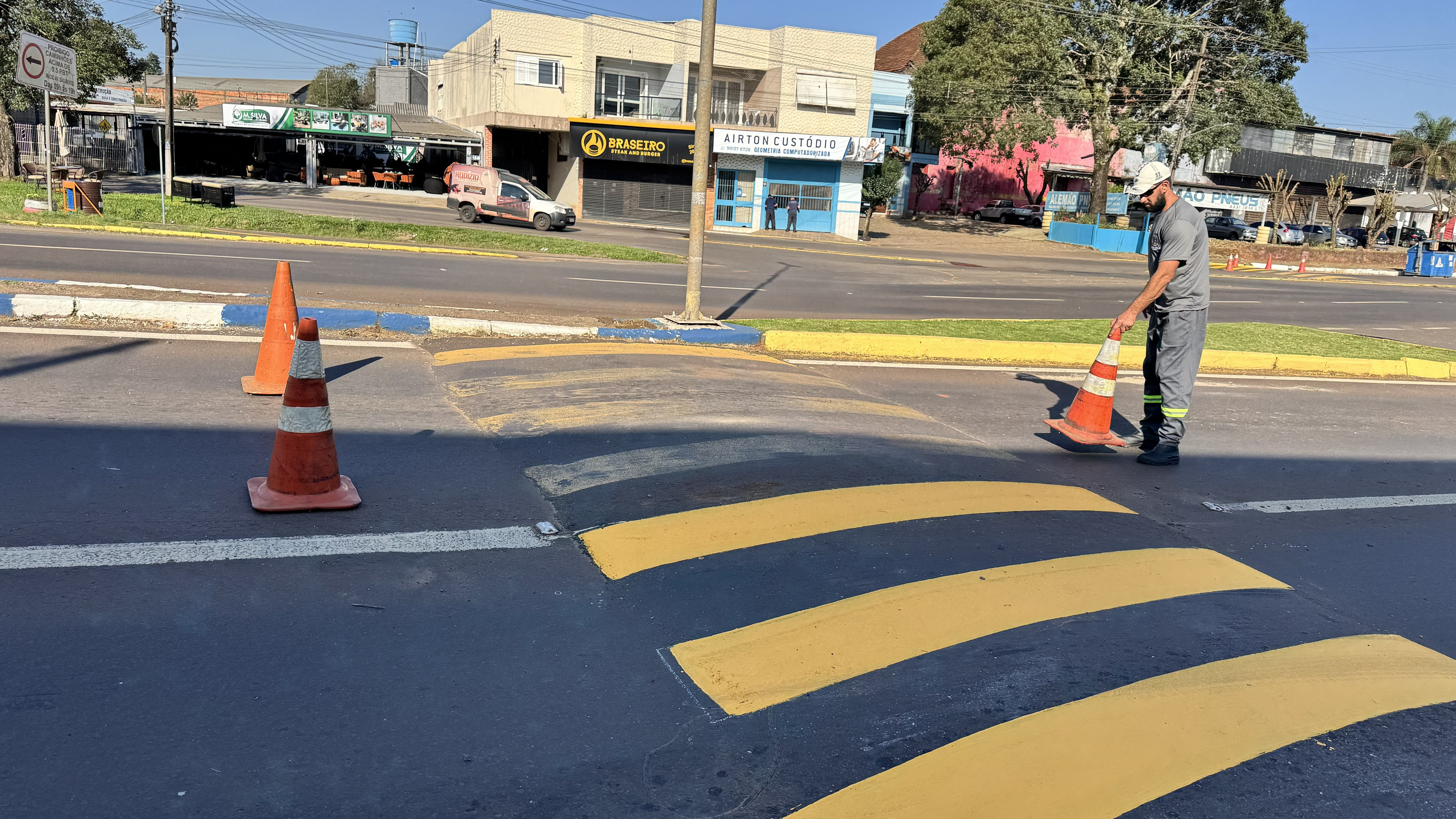 Município investe em pintura profissional e duradoura para vias públicas