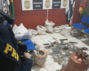 PRF, Polícia Civil e Brigada Militar prendem três homens com objetos furtados de cemitérios em Lajeado