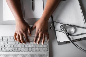 Norma que regulamenta uso da IA na Medicina reforça responsabilidade e ética do profissional