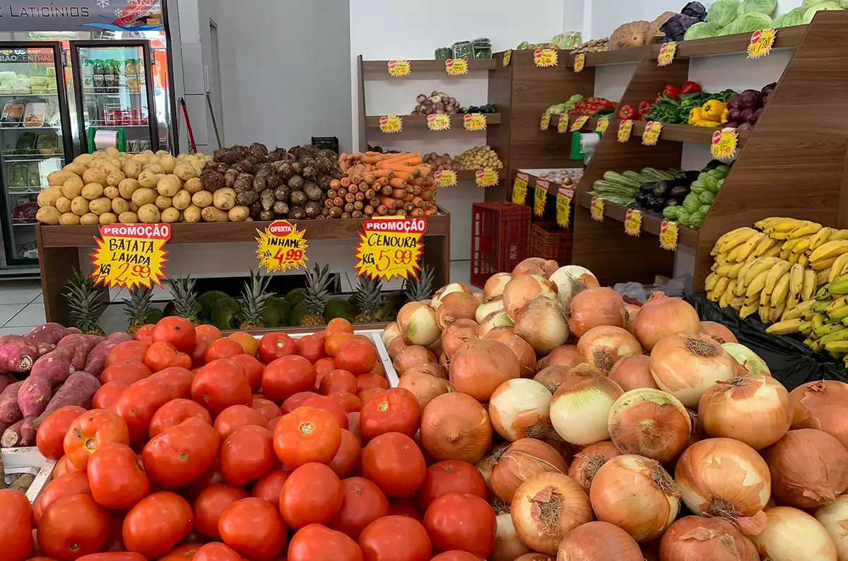 Com alívio nos preços dos alimentos, inflação desacelera em julho no Brasil