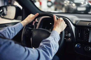 Motoristas de aplicativos e de táxis poderão comprar veículos de até R$ 200 mil com financiamento por programa do governo federal