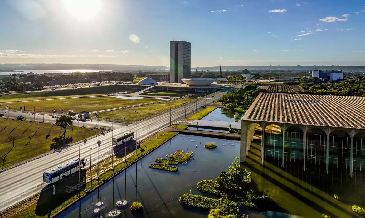 Brasil rebaixa relação com a Argentina após novos insultos de Milei