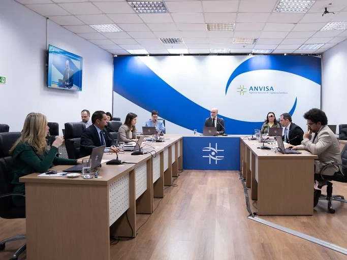 Anvisa aprova abertura de processo para revisar normas da propaganda de alimentos e de medicamentos