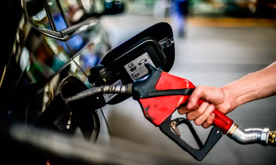 Ministério da Fazenda prorroga subvenção à gasolina até o dia 9 de setembro, quando caduca a medida provisória
