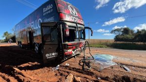 Colisão entre ônibus da Banda Modello e Parati deixa um morto na ERS-324 em Ronda Alta