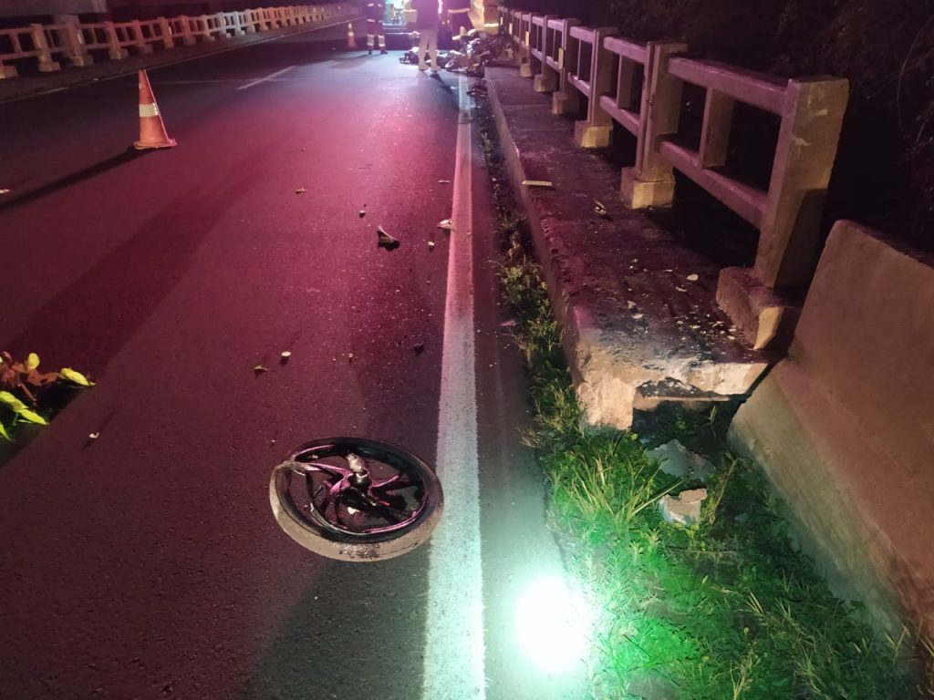 Motociclista morre após colidir contra mureta de ponte na BR-386, em Estrela