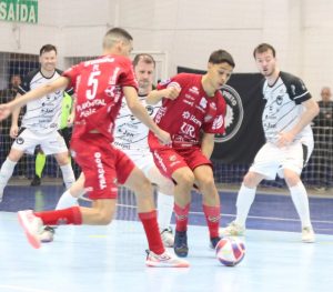 Russo Preto faz grande jogo contra o Atlântico, mas perde nos segundos finais