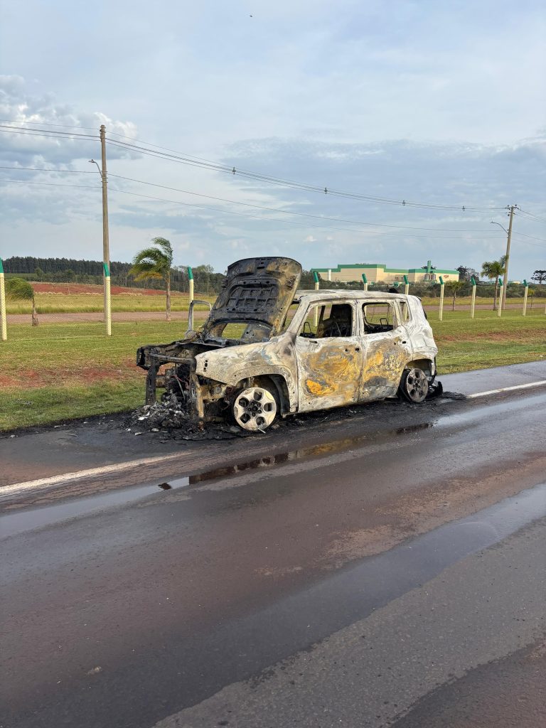 Veículo pega fogo na ERS-142, em Não-Me-Toque