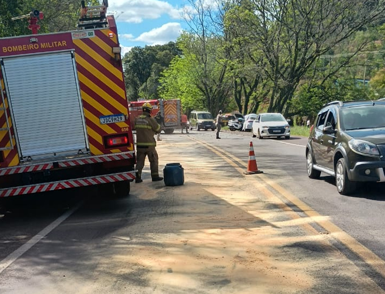 Acidente de trânsito registrado na BR-386, em Almirante Tamandaré do Sul