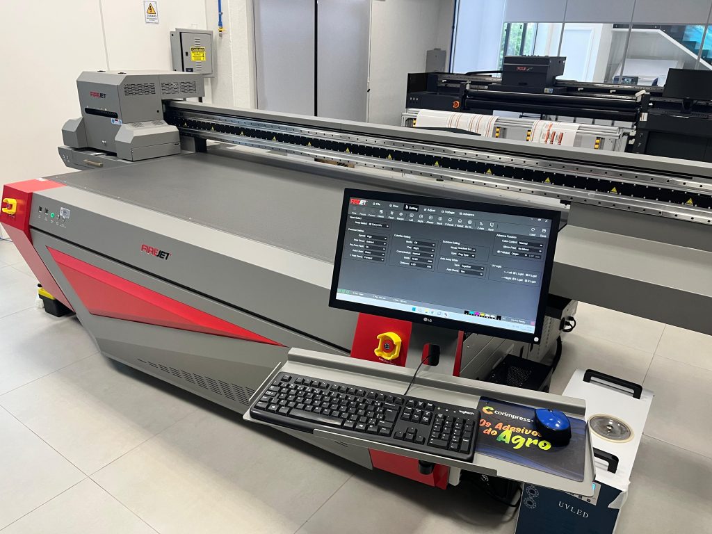 Corimpress investe em duas novas impressoras UV LED e amplia a capacidade de produção em Não-Me-Toque