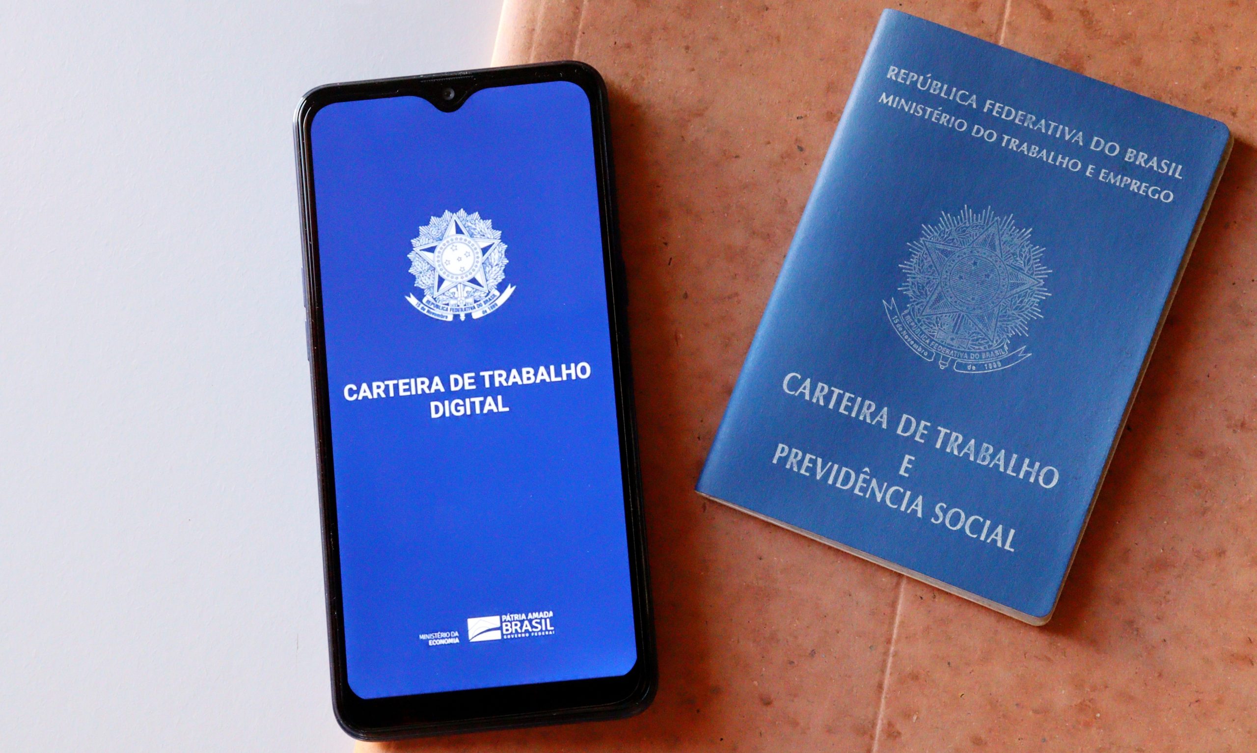 Desemprego recua para 5,3% no Brasil entre junho e agosto
