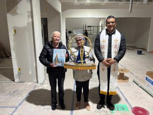 Imagem peregrina de Nossa Senhora Aparecida visita sede da Positiva 100.3 FM, em Carazinho