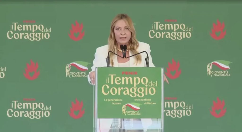 Itália vai banir véus em escolas e limitar alunos estrangeiros, diz Meloni