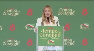 Itália vai banir véus em escolas e limitar alunos estrangeiros, diz Meloni
