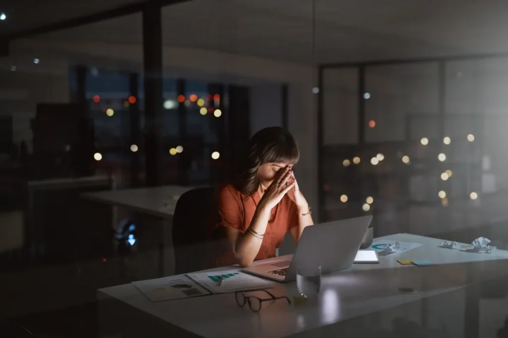 Empresas já podem ser multadas por descumprimento de regras sobre saúde mental no trabalho