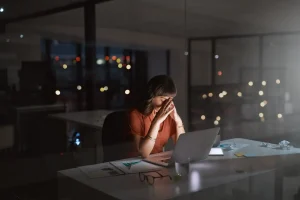 Empresas já podem ser multadas por descumprimento de regras sobre saúde mental no trabalho