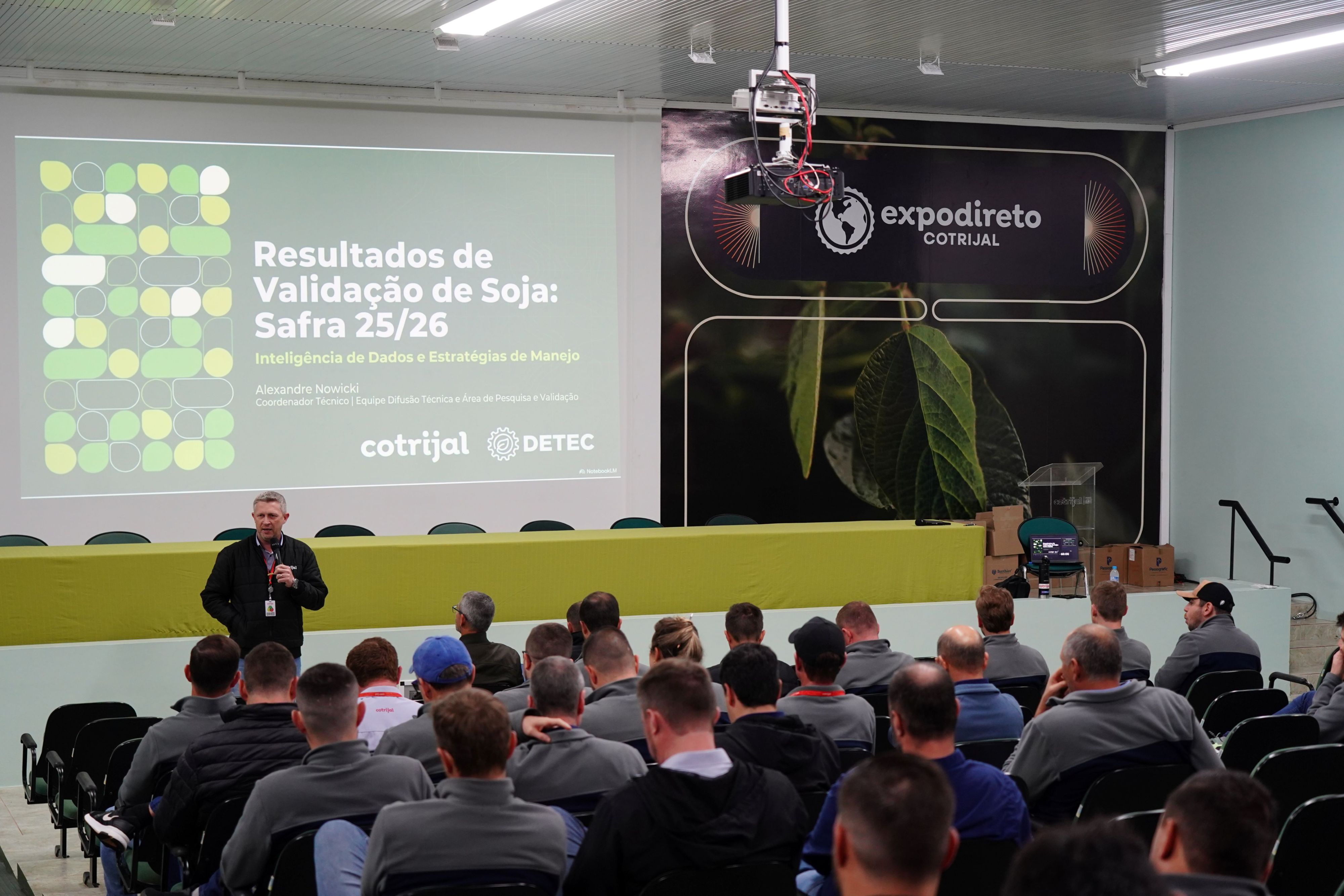 Cotrijal compartilha resultados de pesquisas e prepara equipe técnica para a próxima safra