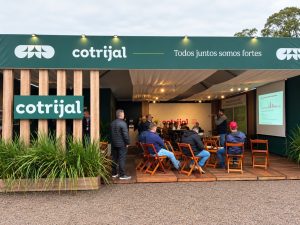 Cotrijal orienta produtores sobre cuidados na implantação da soja durante a Femate