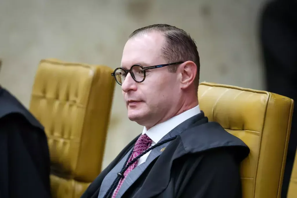 Ministro Cristiano Zanin manda Polícia Federal entregar dados do celular de Vorcaro no seu gabinete