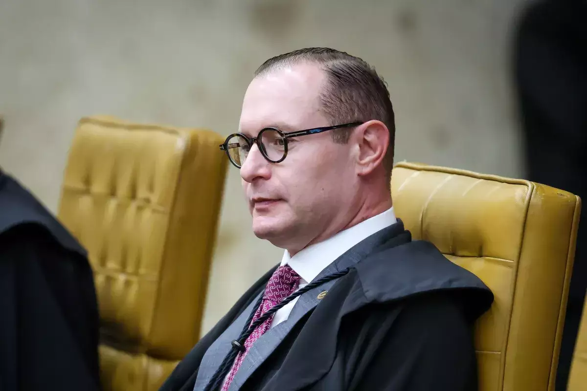 Ministro Cristiano Zanin manda Polícia Federal entregar dados do celular de Vorcaro no seu gabinete