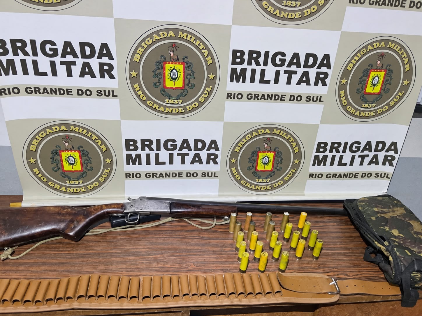 Homem é preso com espingarda furtada em Chapada