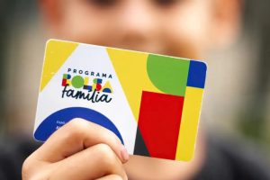 Reajuste do Bolsa Família gera questionamentos sobre momento do anúncio