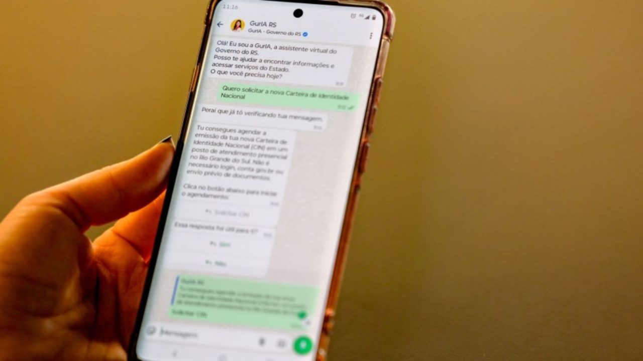 Assistente virtual do governo do RS auxilia famílias no processo de matrícula escolar