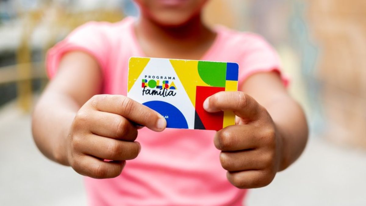 Bolsa Família começa a ser pago nesta segunda-feira com novos valores para outubro