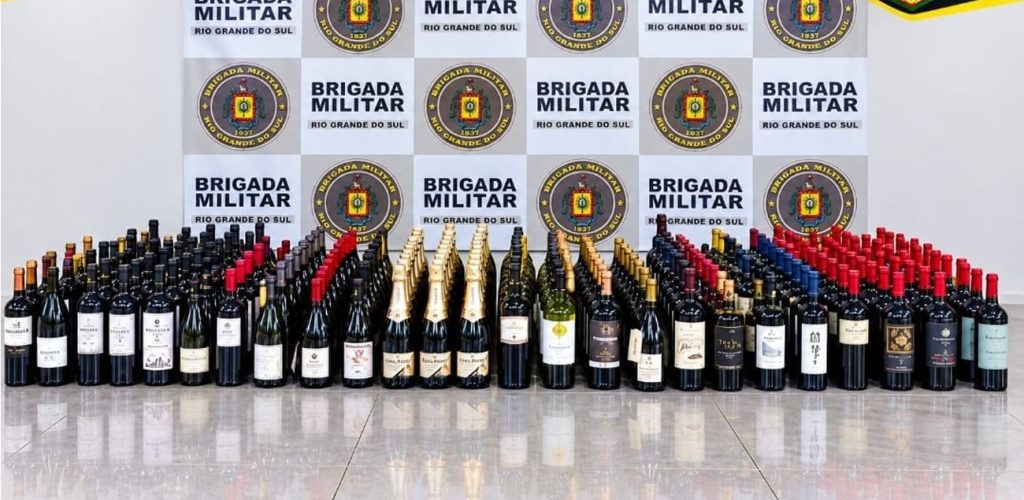 Brigada Militar apreende 139 garrafas de vinhos e espumantes argentinos em Tapera